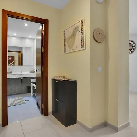 Apartment Nice Mocan, Garage, Pool, Fiber, Padel, Air Con *