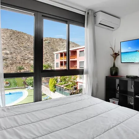 Nice Mocan, Garage, Pool, Fiber, Padel, Air Con Apartment *